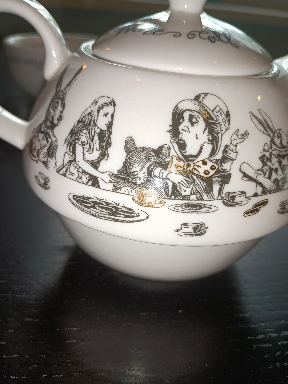 Alice In Wonderland Tea For One Set - Picture 3 of 12